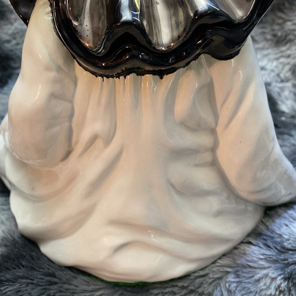 Black and White Sitting Pierrot Clown - Picture 11 of 16